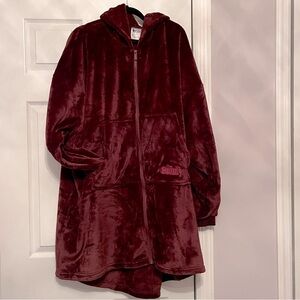 Comfy zipped wearable blanket